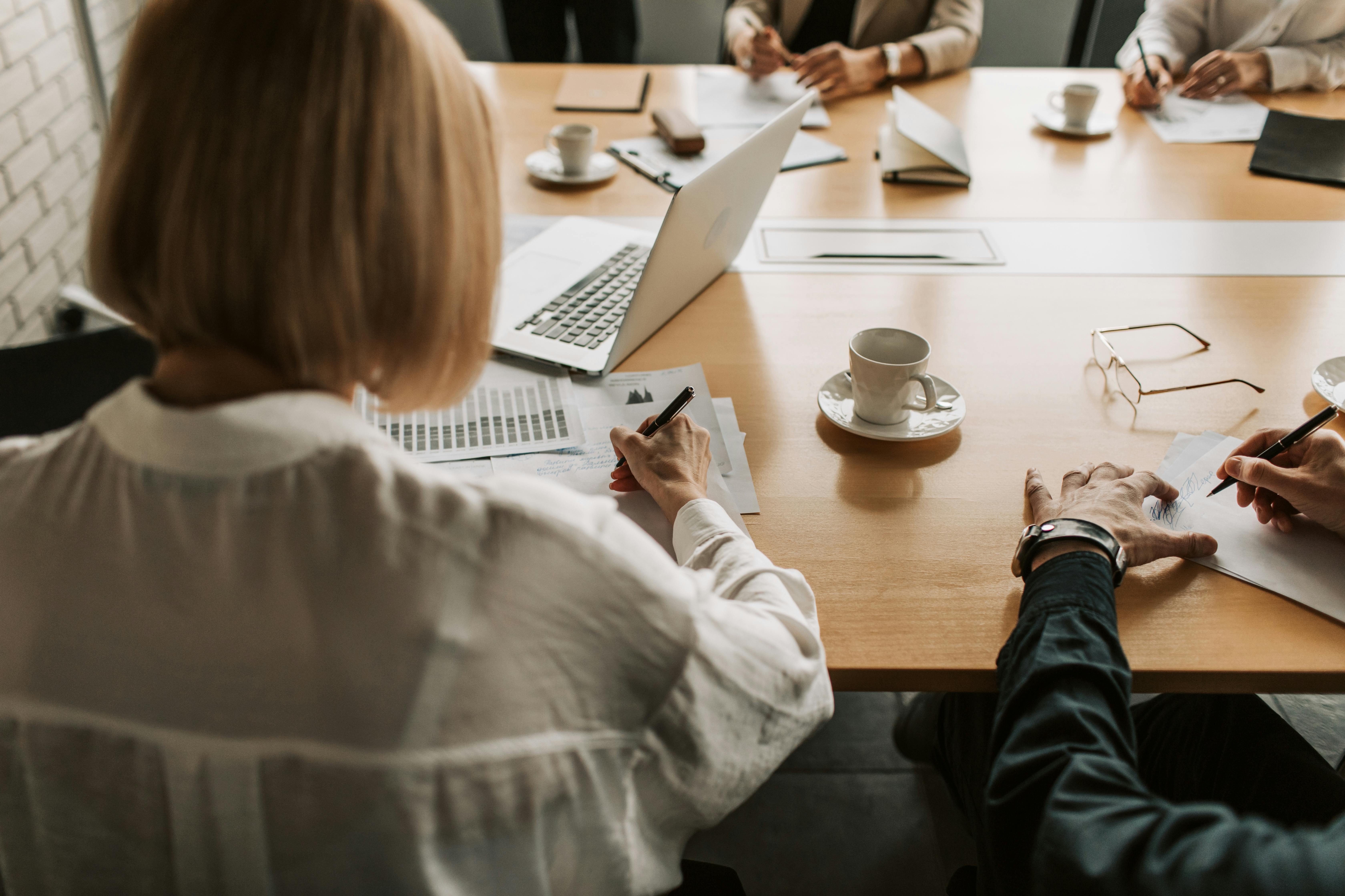 Early Go-To-Market for Startups: How to Get Your First 20–50 Customers Without Wasting Time